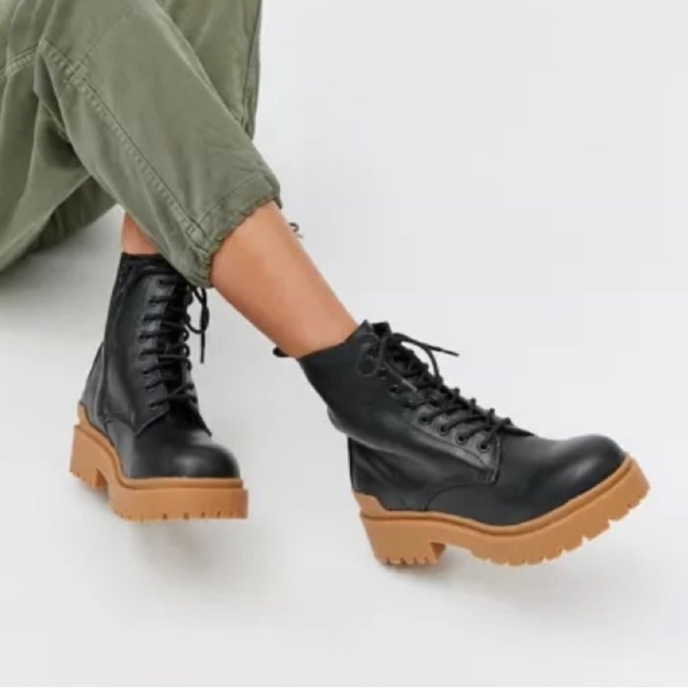 UO BRODY Lace Up Combat Boot